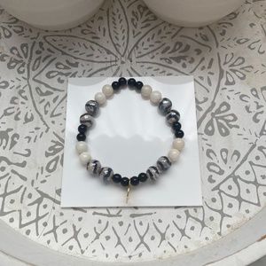 Tibetan hand painted beaded bracelet with Vanilla jade